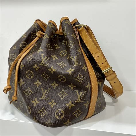 secchiello louis vuitton personalizzato|Louis Vuitton gift shop.